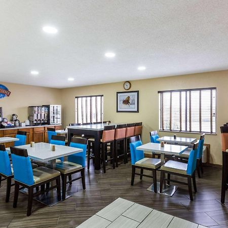 Baymont By Wyndham Louisville South I 65 Brooks Екстериор снимка