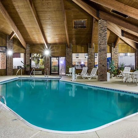 Baymont By Wyndham Louisville South I 65 Brooks Екстериор снимка