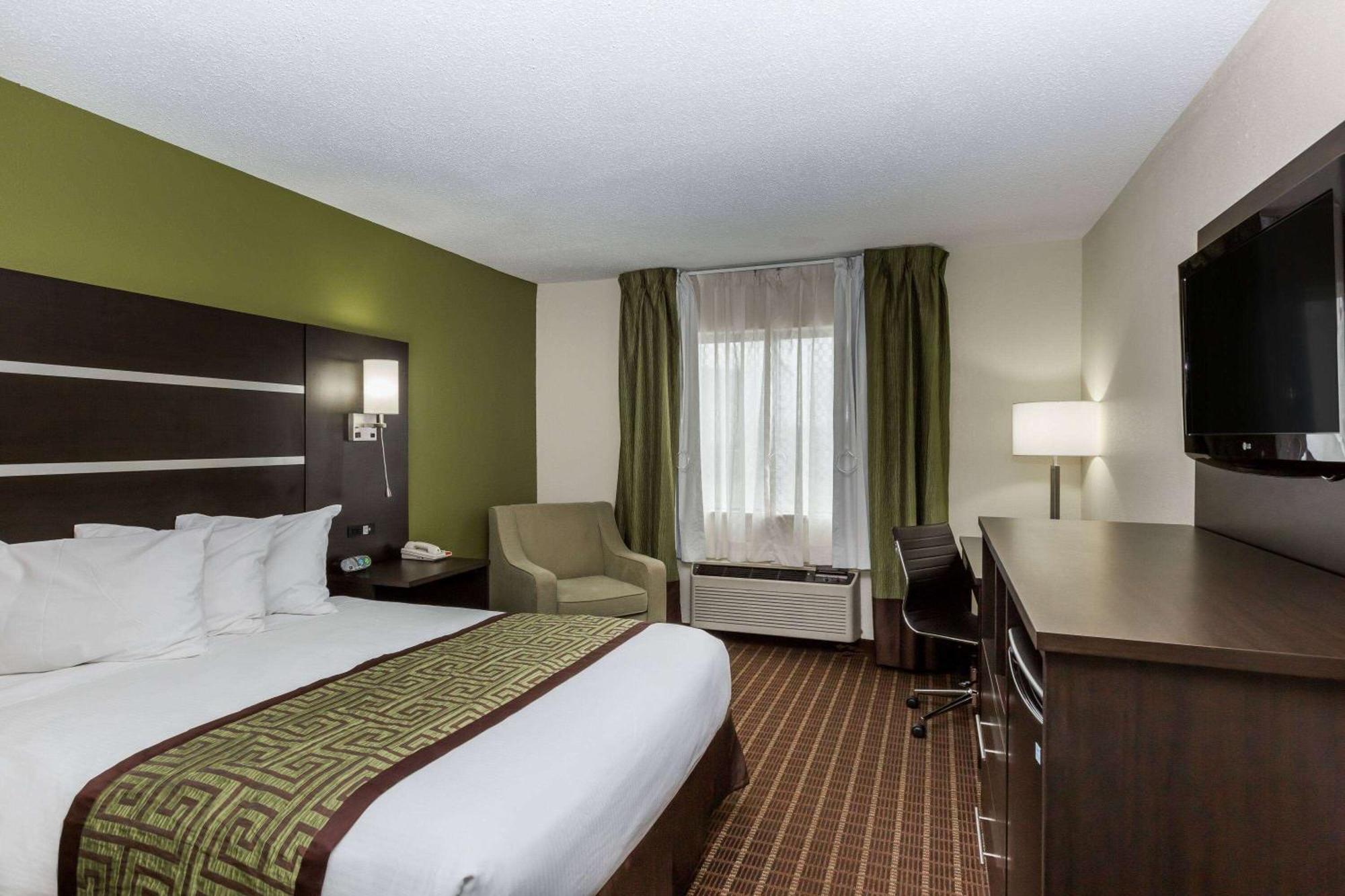 Baymont By Wyndham Louisville South I 65 Brooks Екстериор снимка
