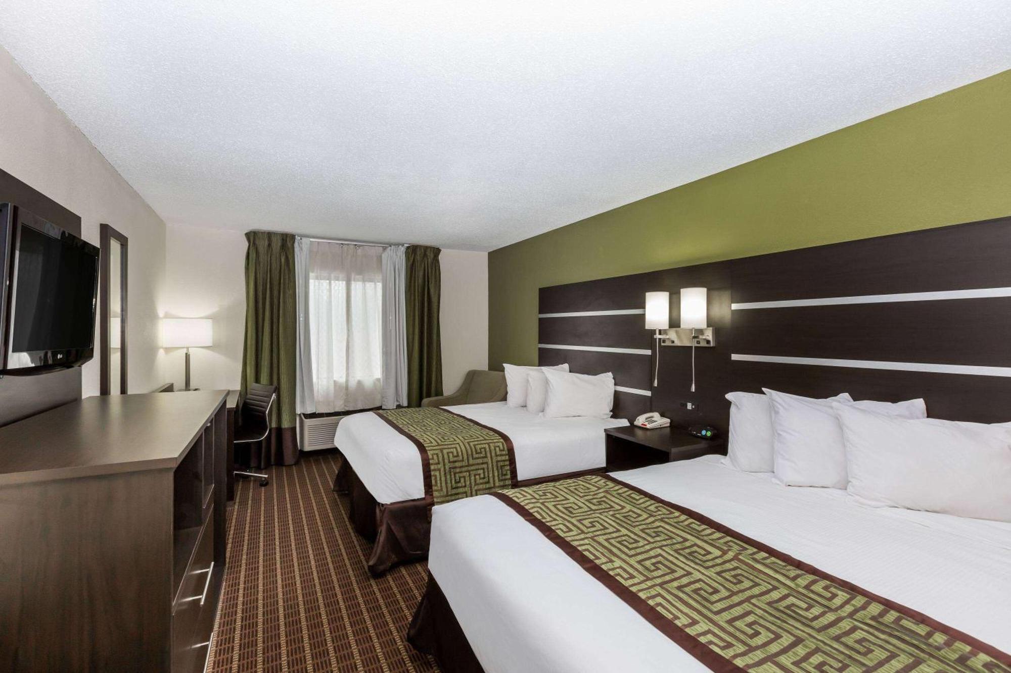 Baymont By Wyndham Louisville South I 65 Brooks Екстериор снимка