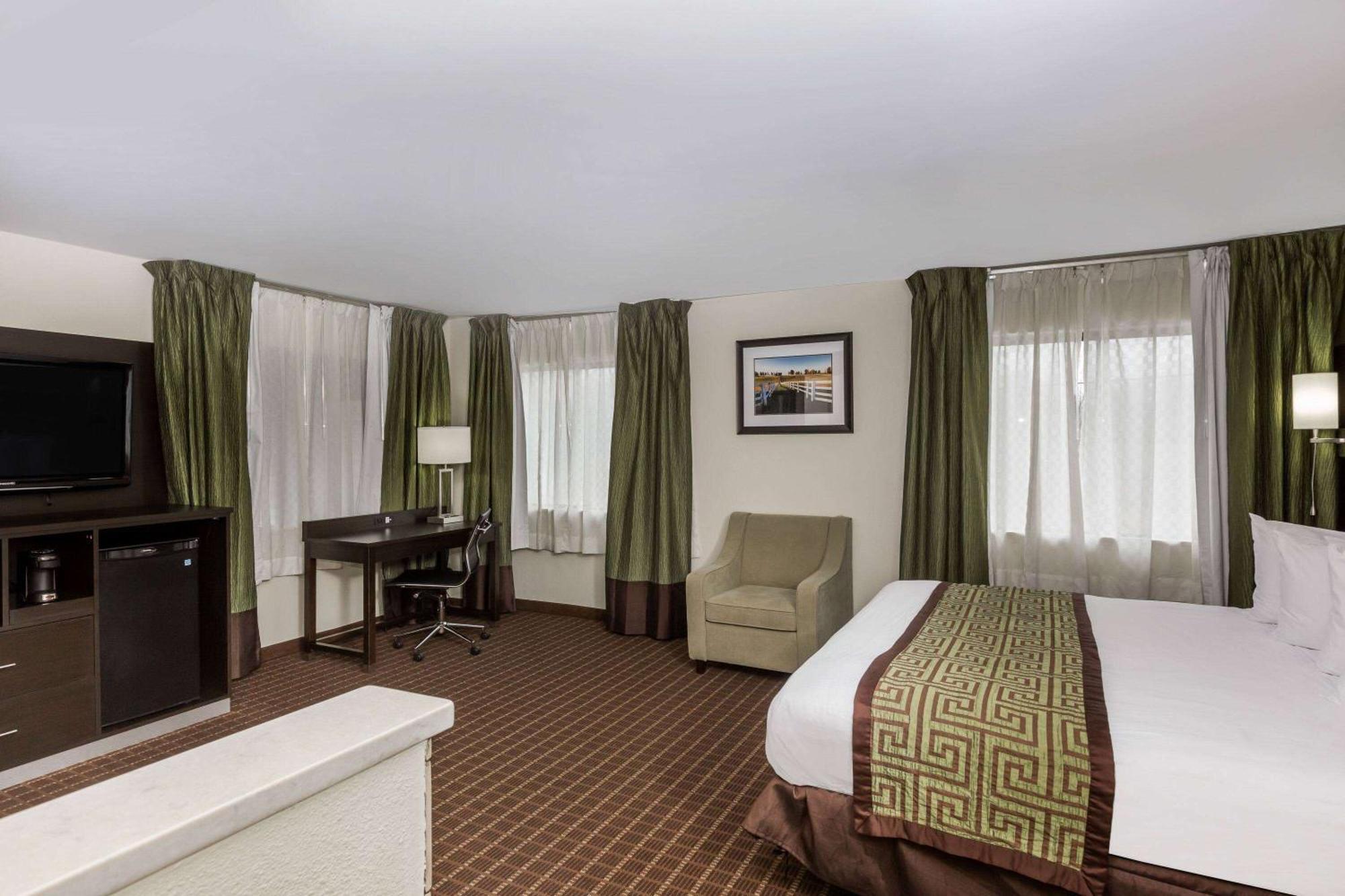 Baymont By Wyndham Louisville South I 65 Brooks Екстериор снимка