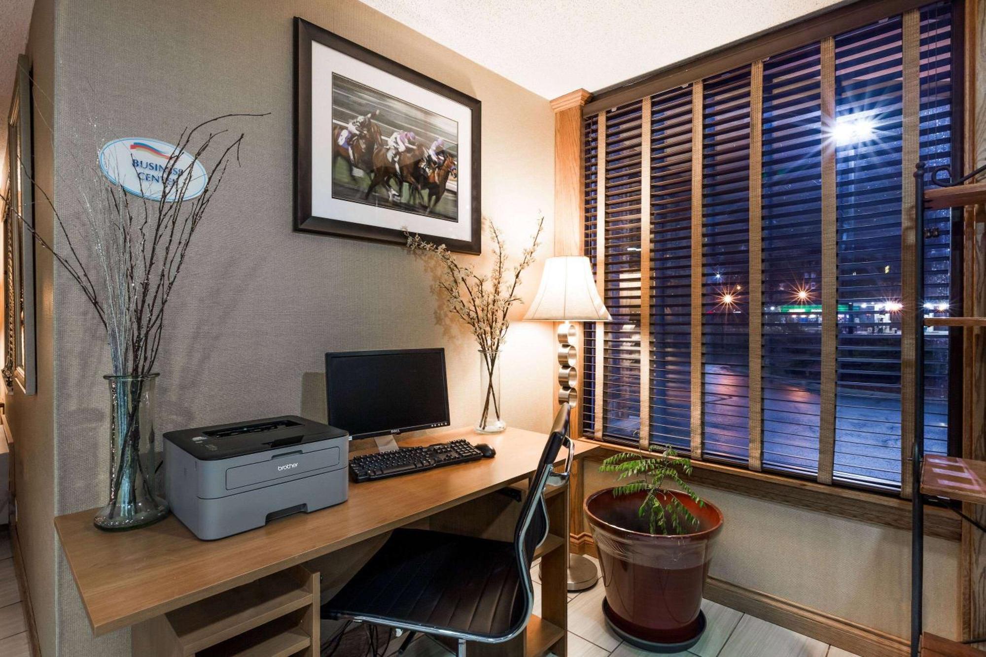Baymont By Wyndham Louisville South I 65 Brooks Екстериор снимка