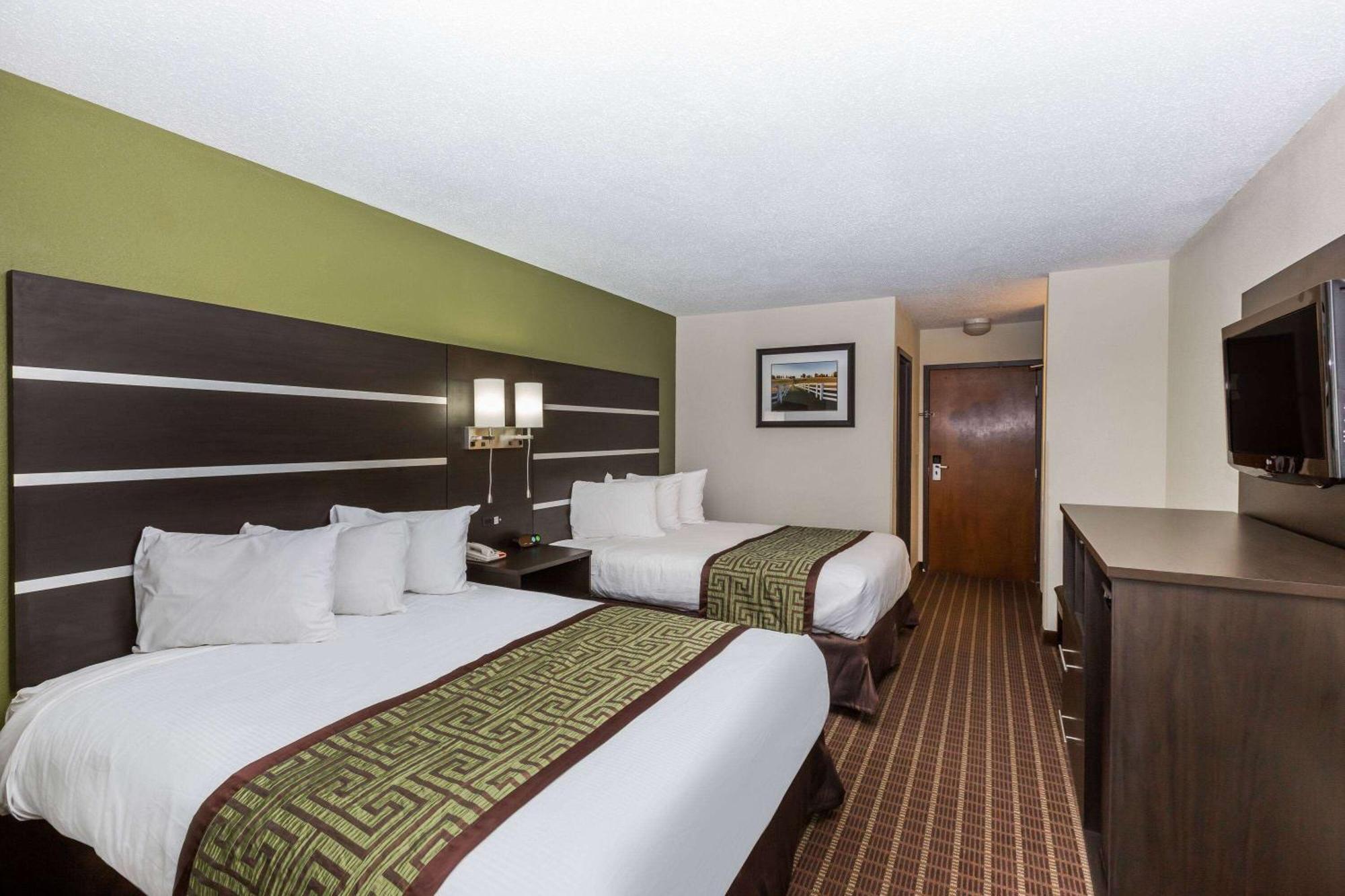 Baymont By Wyndham Louisville South I 65 Brooks Екстериор снимка