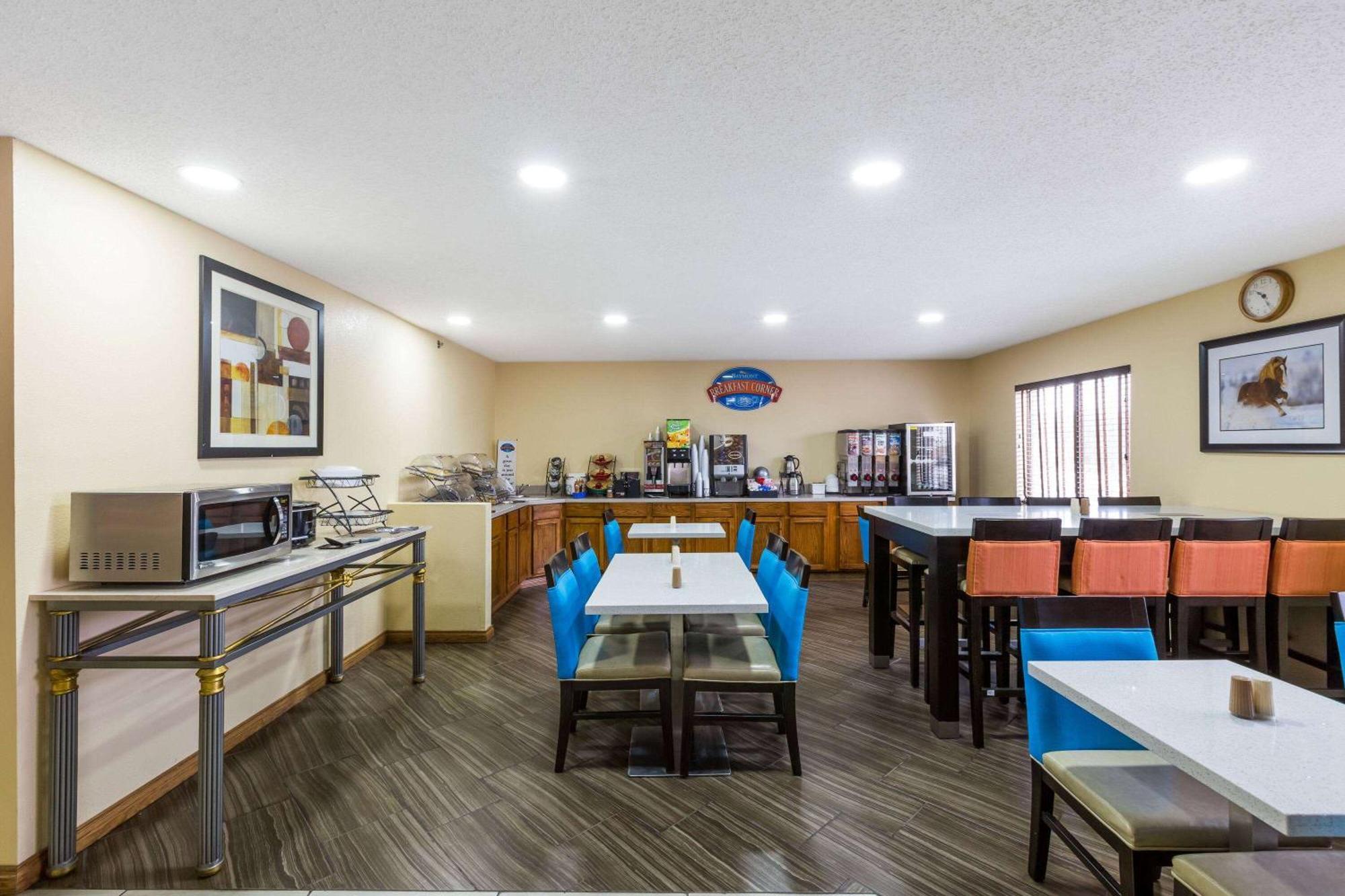Baymont By Wyndham Louisville South I 65 Brooks Екстериор снимка