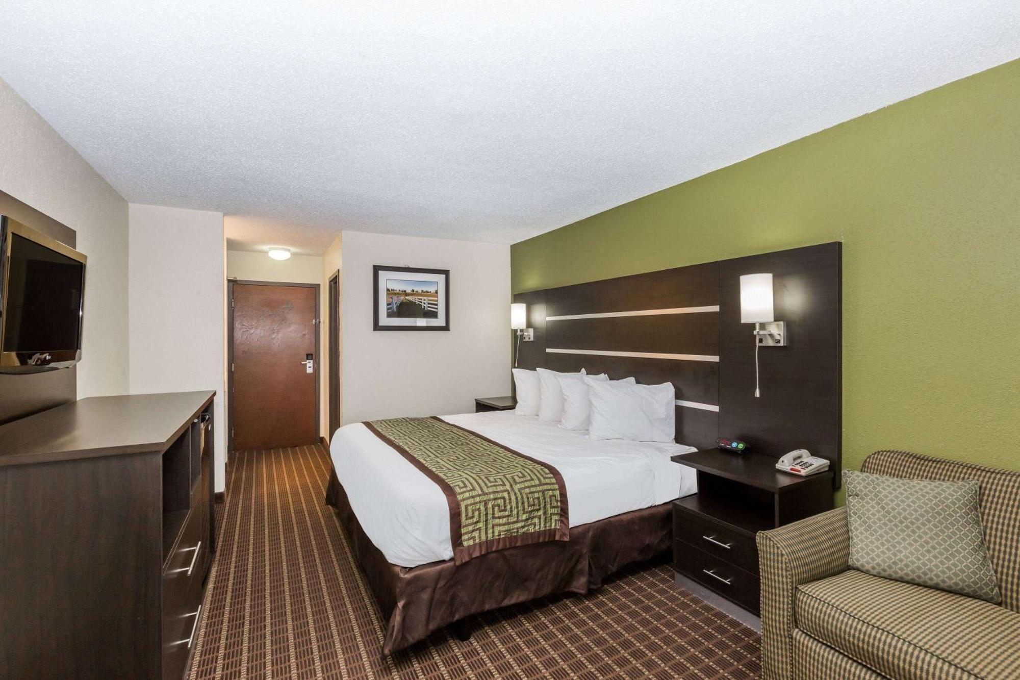 Baymont By Wyndham Louisville South I 65 Brooks Екстериор снимка