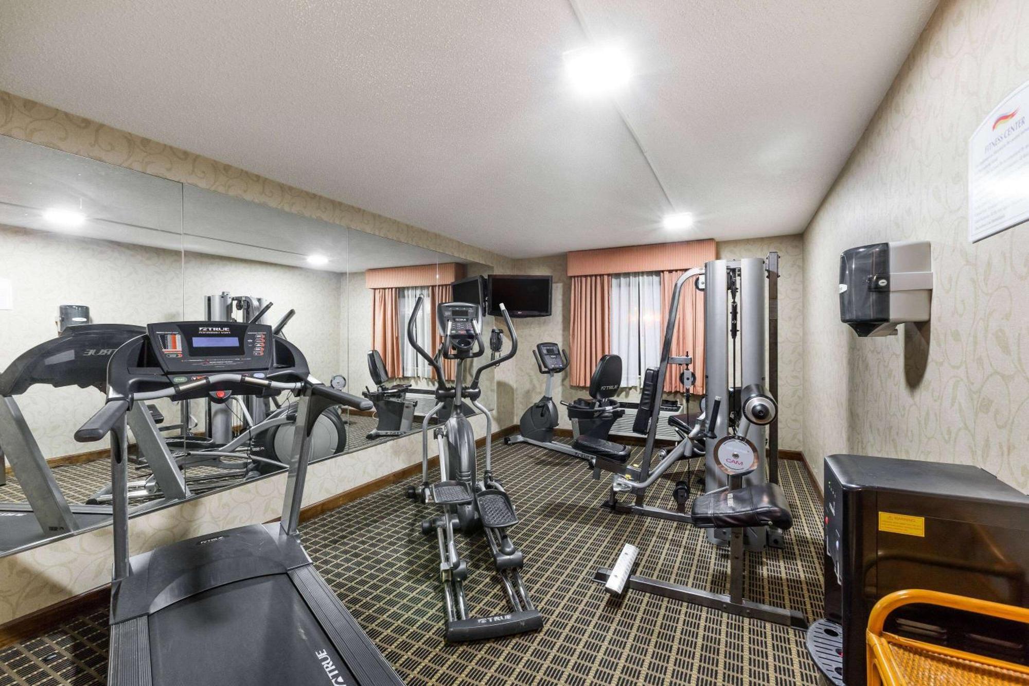 Baymont By Wyndham Louisville South I 65 Brooks Екстериор снимка