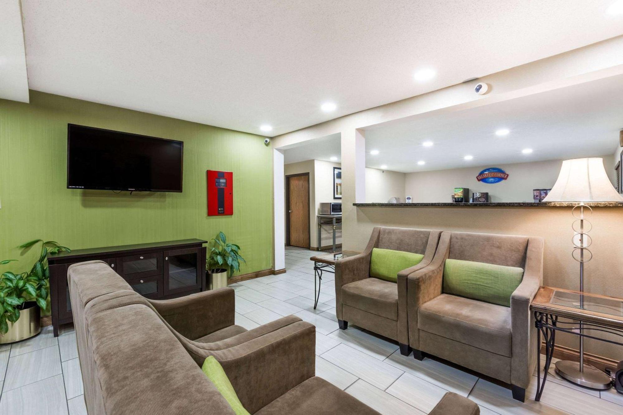 Baymont By Wyndham Louisville South I 65 Brooks Екстериор снимка